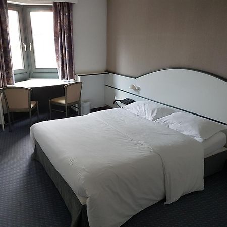 Hotel Restaurant La Tour Romaine - Haguenau - Strasbourg Nord Schweighouse-sur-Moder Exteriör bild