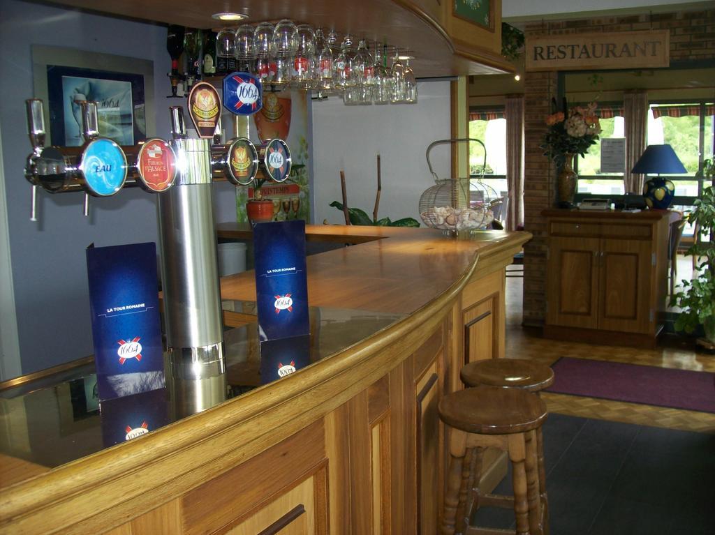 Hotel Restaurant La Tour Romaine - Haguenau - Strasbourg Nord Schweighouse-sur-Moder Exteriör bild