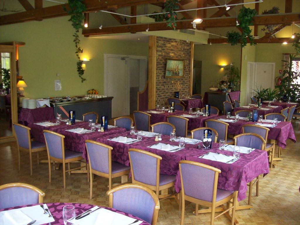 Hotel Restaurant La Tour Romaine - Haguenau - Strasbourg Nord Schweighouse-sur-Moder Exteriör bild