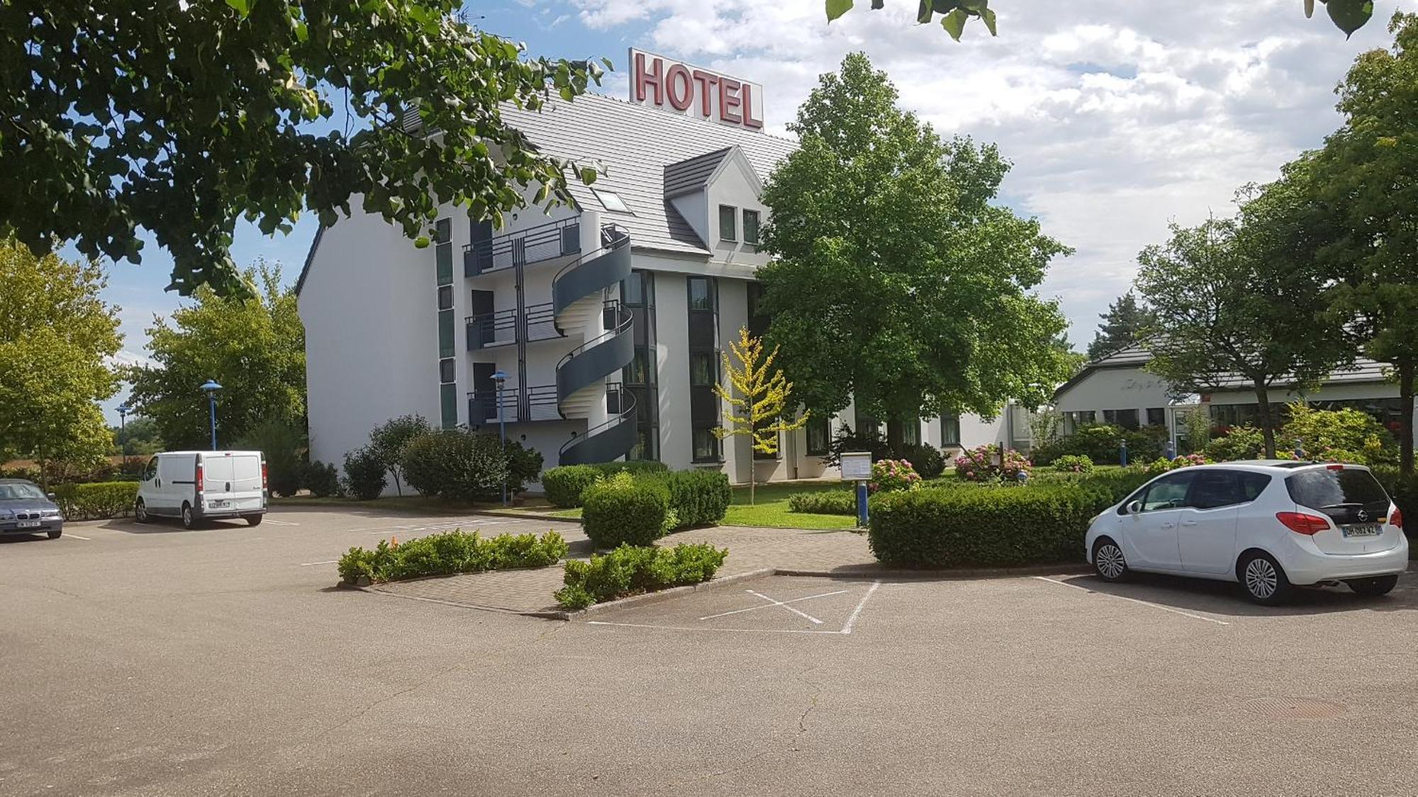 Hotel Restaurant La Tour Romaine - Haguenau - Strasbourg Nord Schweighouse-sur-Moder Exteriör bild