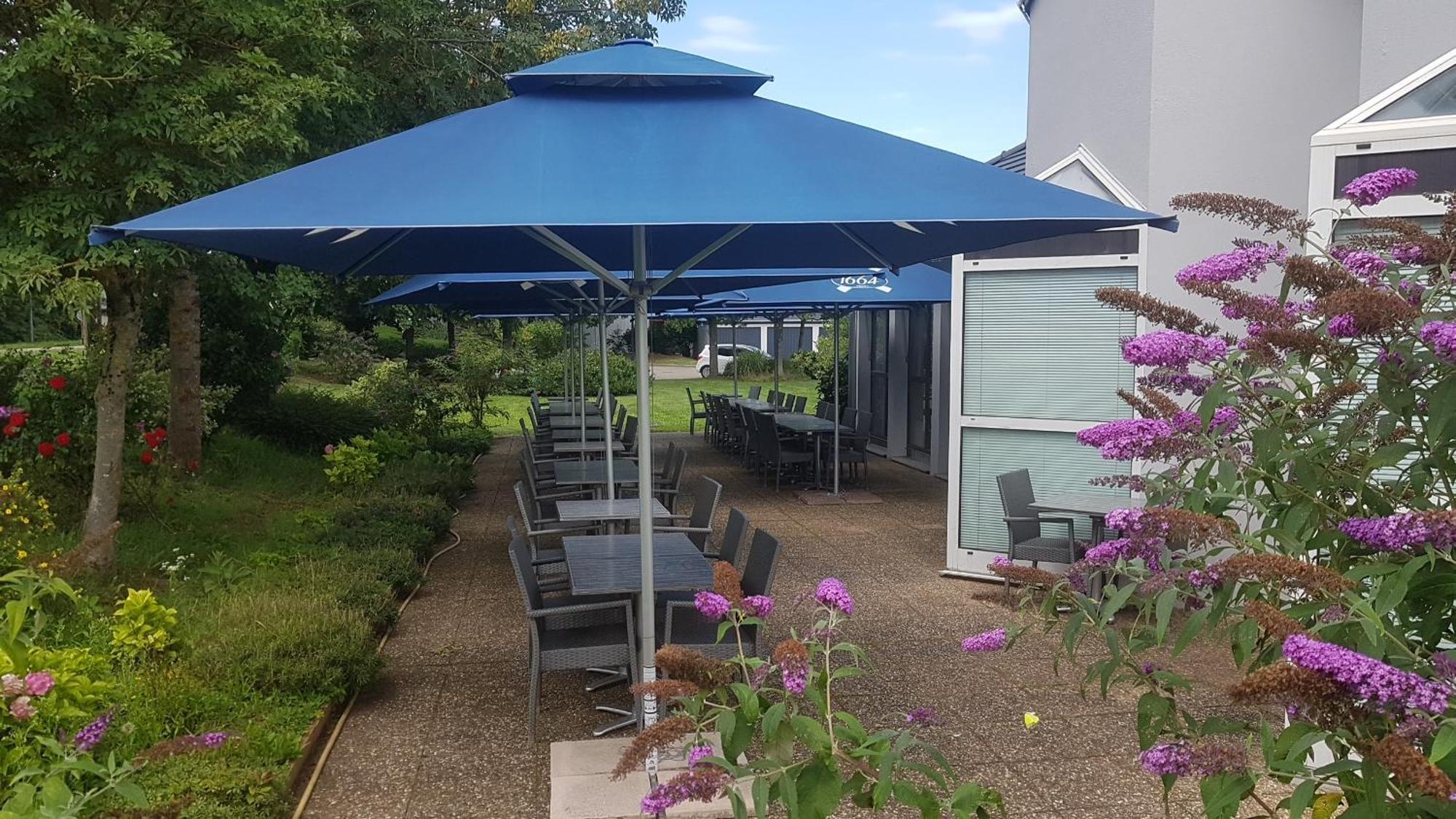 Hotel Restaurant La Tour Romaine - Haguenau - Strasbourg Nord Schweighouse-sur-Moder Exteriör bild