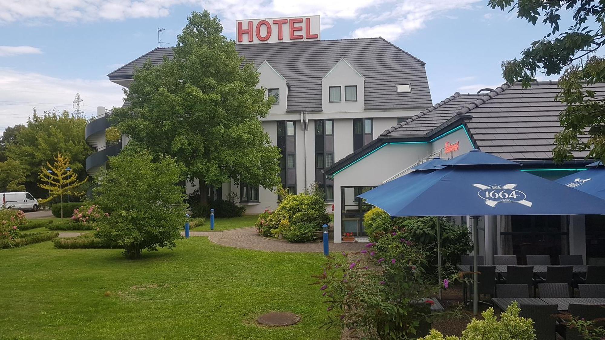 Hotel Restaurant La Tour Romaine - Haguenau - Strasbourg Nord Schweighouse-sur-Moder Exteriör bild