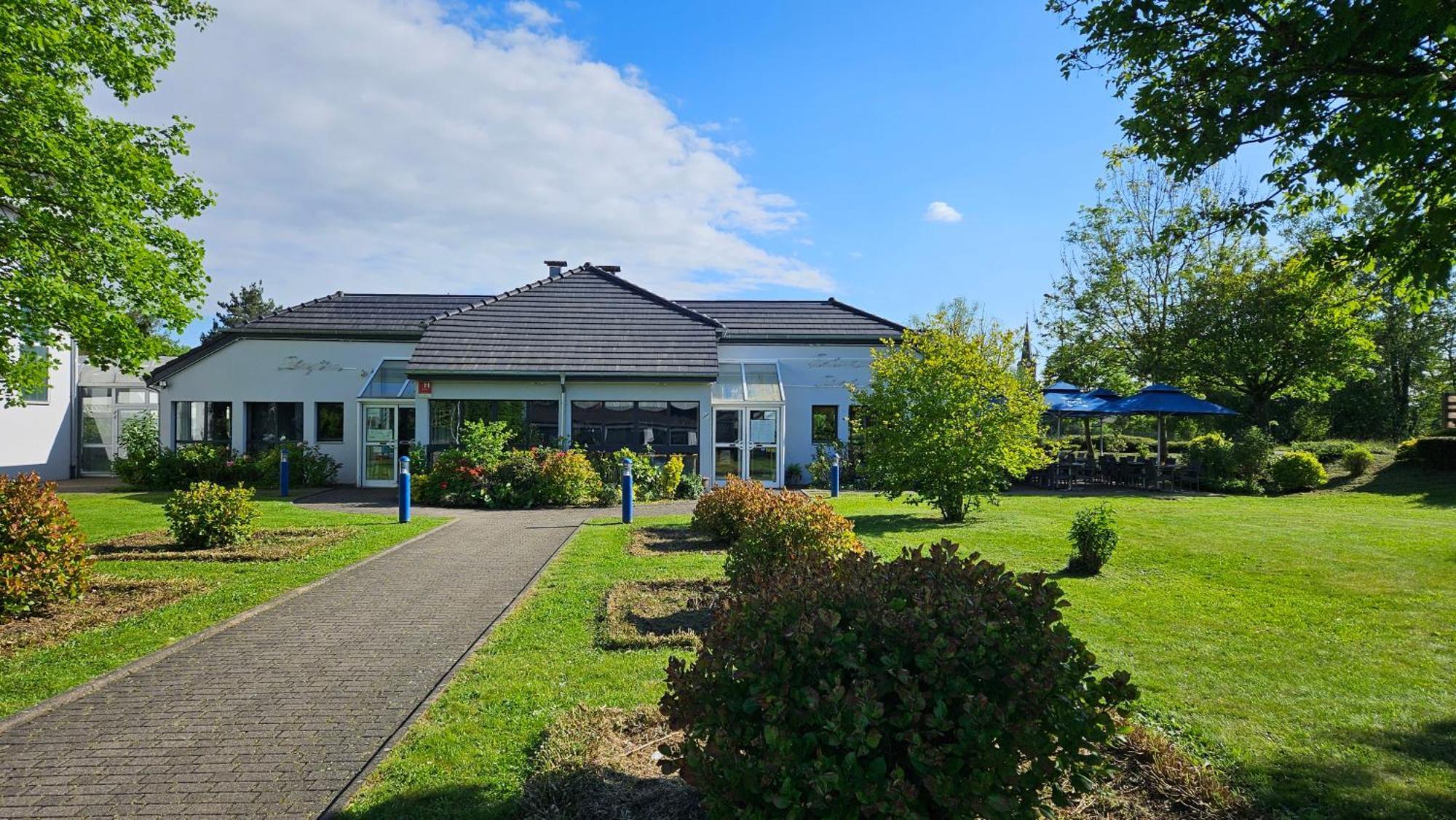 Hotel Restaurant La Tour Romaine - Haguenau - Strasbourg Nord Schweighouse-sur-Moder Exteriör bild
