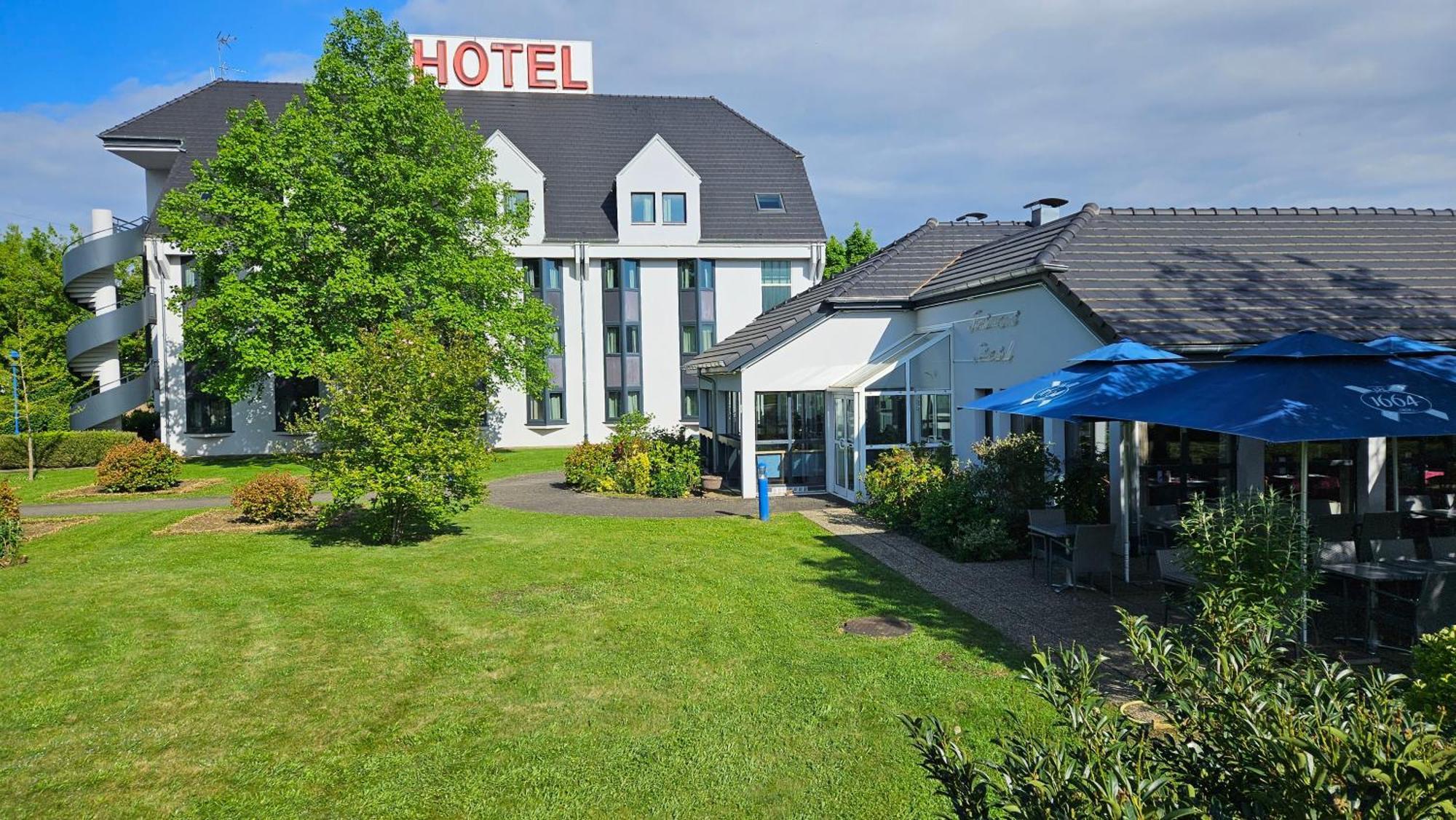 Hotel Restaurant La Tour Romaine - Haguenau - Strasbourg Nord Schweighouse-sur-Moder Exteriör bild