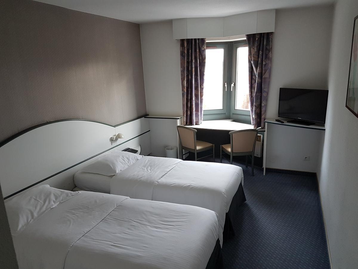Hotel Restaurant La Tour Romaine - Haguenau - Strasbourg Nord Schweighouse-sur-Moder Exteriör bild